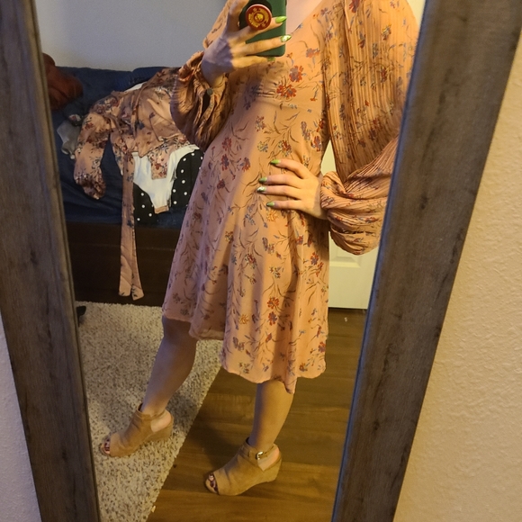 Urban Outfitters Puff sleeve floral open ba… - Picture 2 of 15